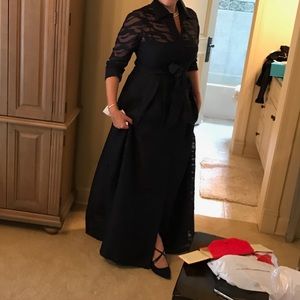 Teri Jon Navy Blue gown from Saks size 10